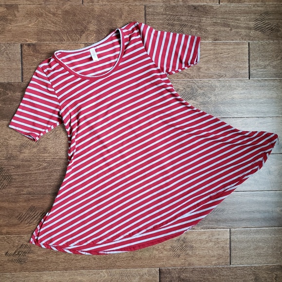 LuLaRoe Tops - LulaRoe soft knit stripe red short sleeve